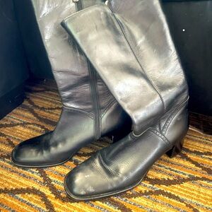 Women’s knee/calf high heeled black boots